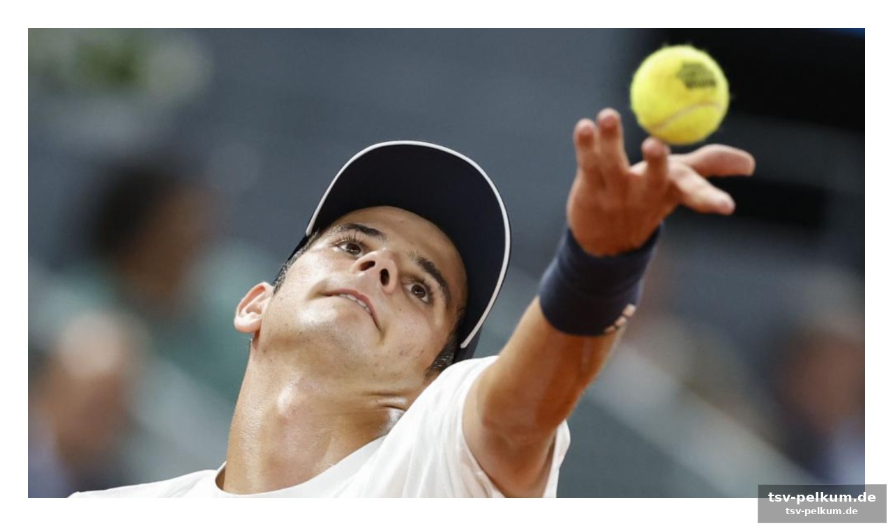 Der fokus liegt auf dem tennisplatz