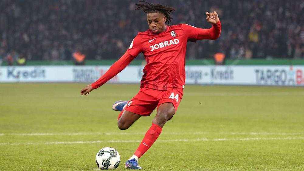 Johan manzambi erlebt ersten tiefpunkt beim sc freiburg – rote karte und vergebener elfmeter