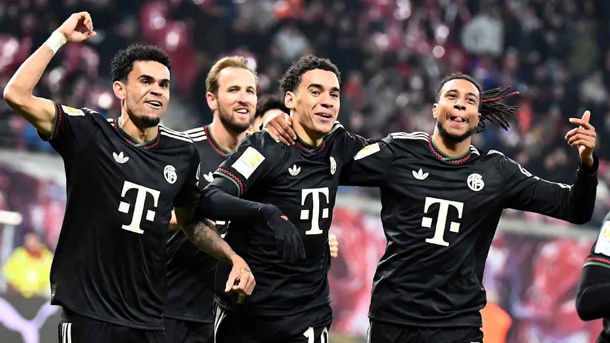 Kane träumt von paris: hoeneß beobachtet, olise grinst!
