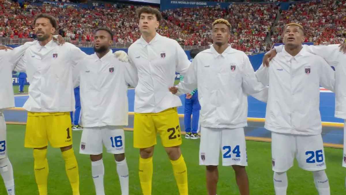 Kap verde-spieler überraschen mit hymnen-schunkeln
