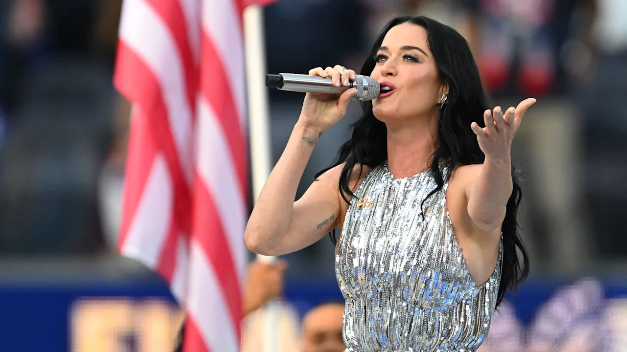 Katy perry sorgt für aufsehen: lametta-hula-hoop-look vor usa-spiel!