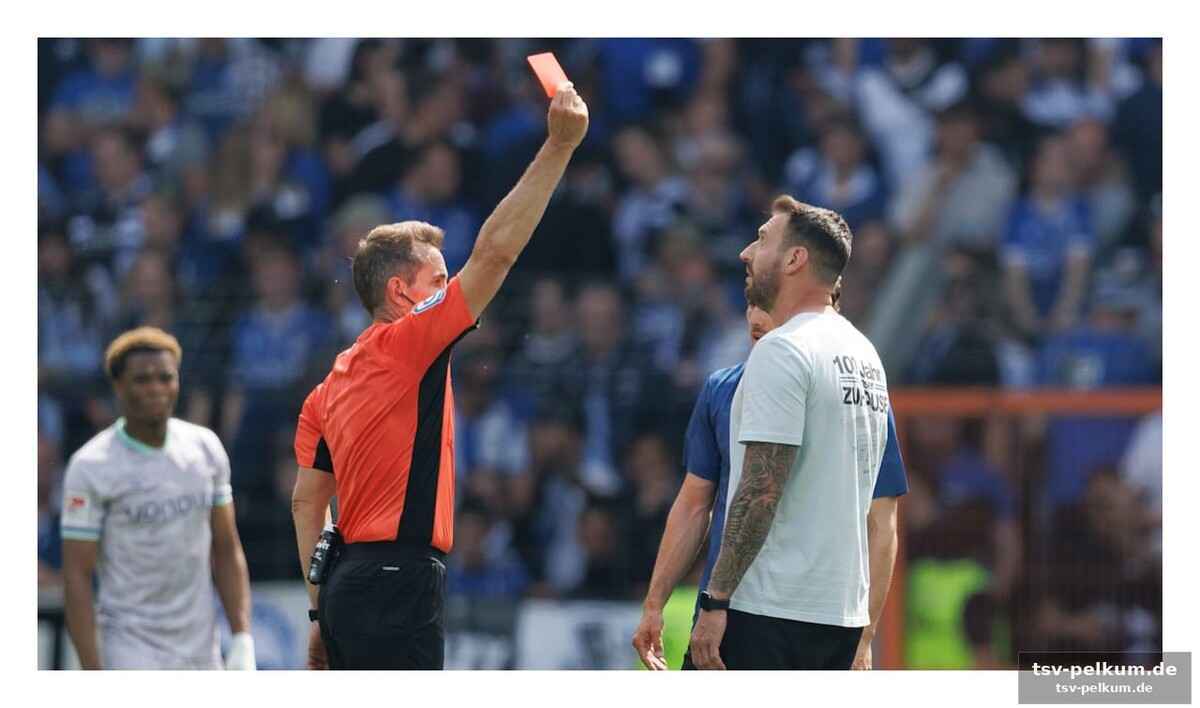 Ein foul, zwei perspektiven, eine rote karte