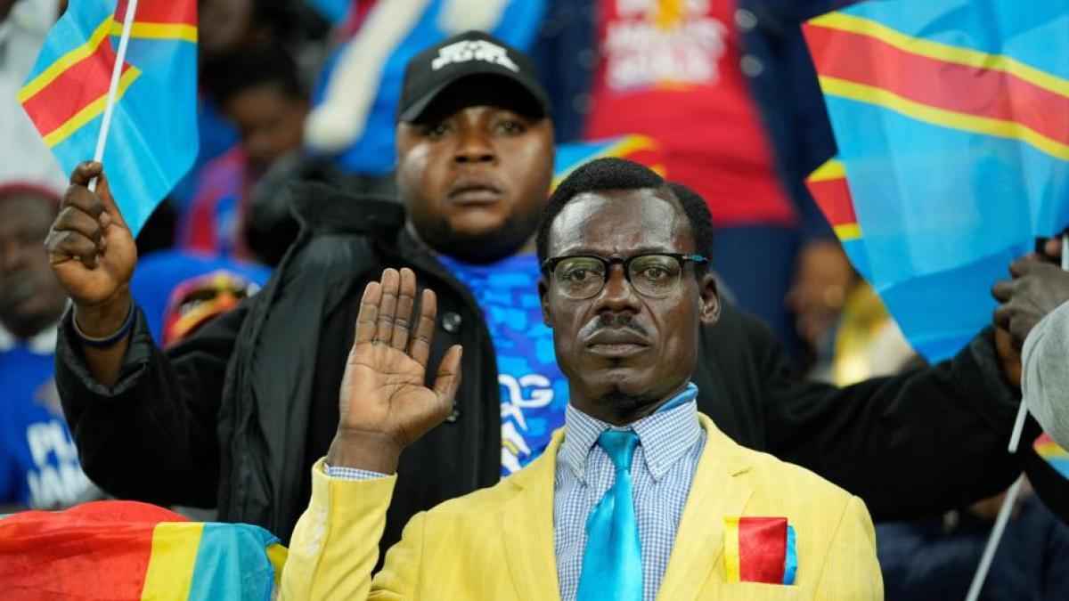 Kongolesischer fan wird zur wm-delegation befördert: eine hommage an lumumba!