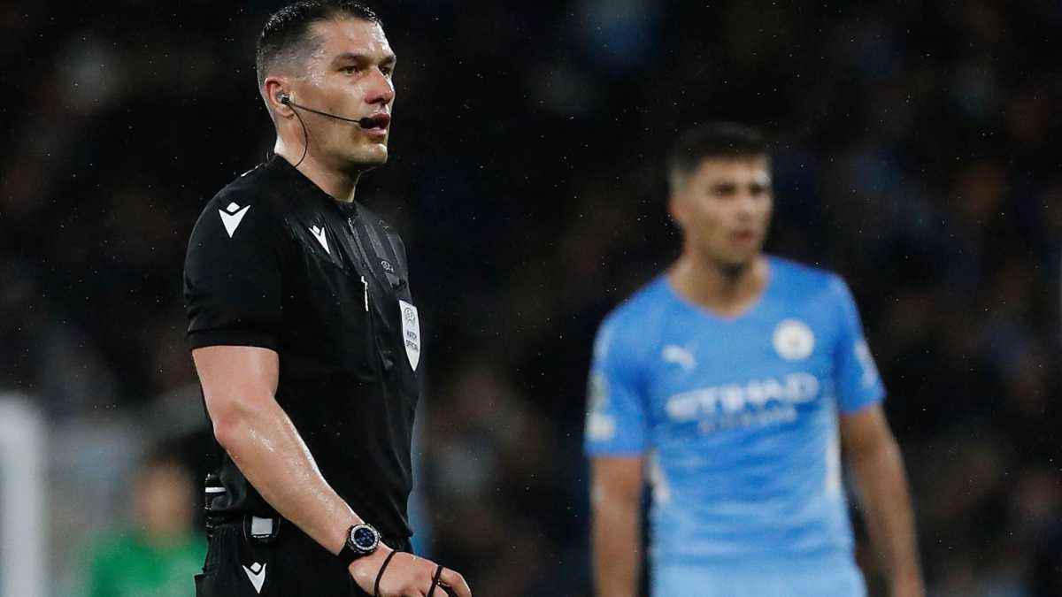 Ein erfahrener schiedsrichter im dienste der uefa