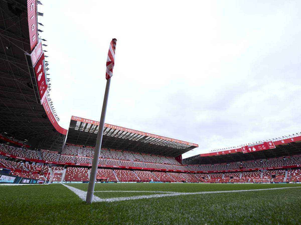 Laliga 2 se paraliza: muere un hincha de 82 años y suspenden gijón-leganés