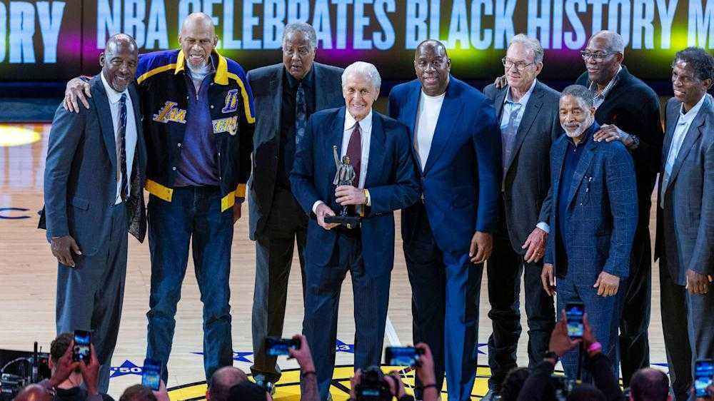 Legende pat riley erhält denkmal bei den los angeles lakers