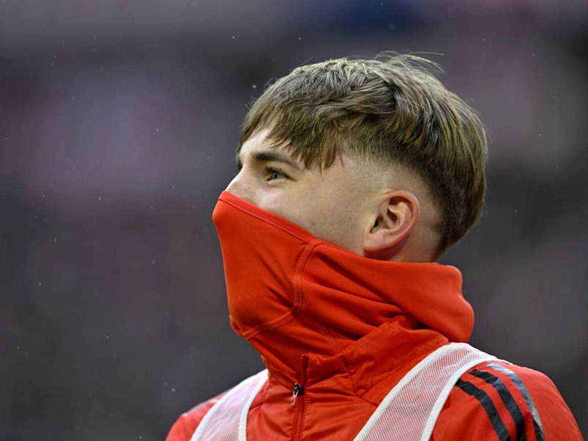 Lennart karl wird 18: geburtstagsgeschenk in form eines neuen vertrags