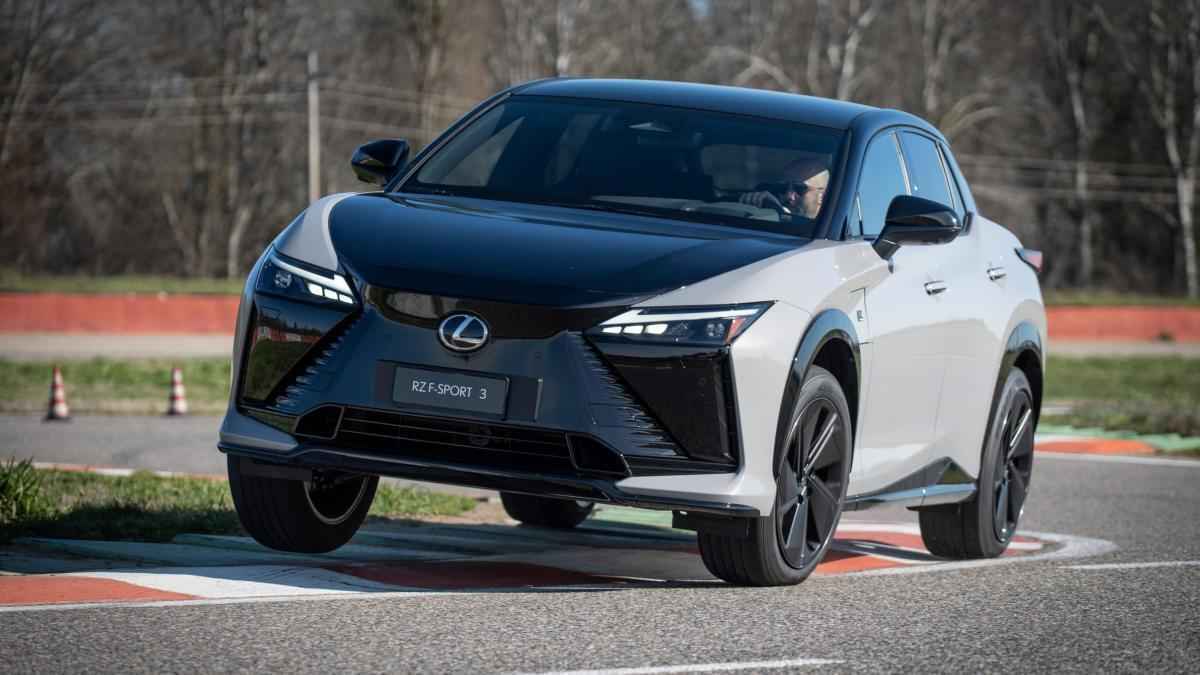 Lexus rz 550e f-sport: elektromobilität mit handschuhschaltung?