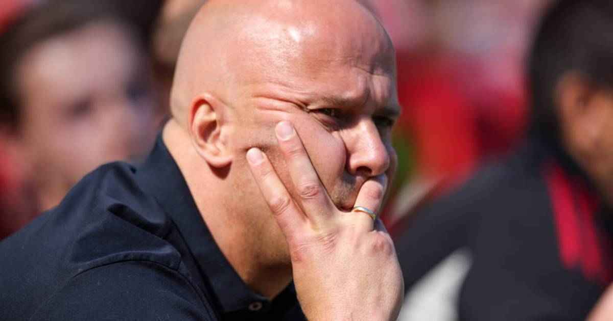 Liverpool trennt sich von slot: meister-trainer entlassen!