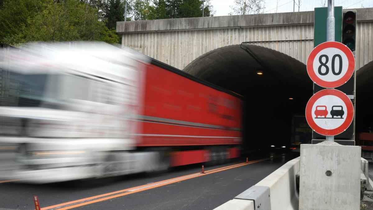 Lkw-fahrer (48) auf a26 mit 2,18 promille: horrorfahrt über 10 kilometer!