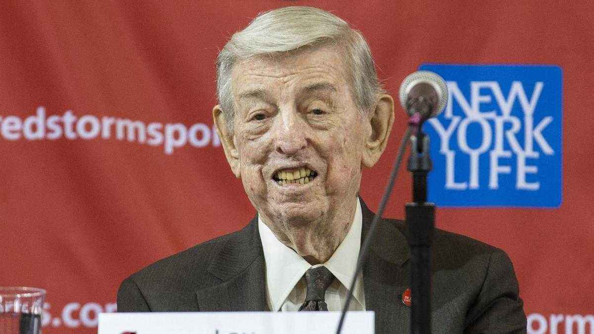 Lou carnesecca: ein basketball-visionär verlässt das spielfeld