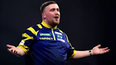 Luke Littler räumt ab! Der Teenager-Dart-Star demoliert Ratajski bei der WM!