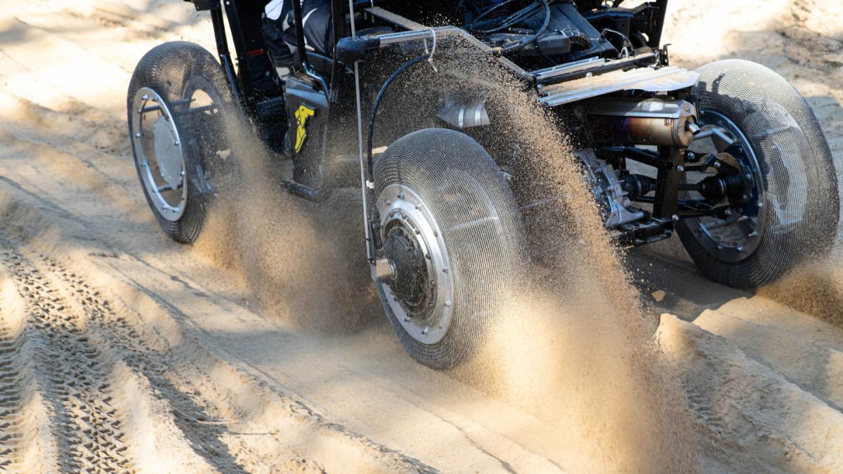 Lunar rover revolution: goodyear bereitet den weg für artemis iv