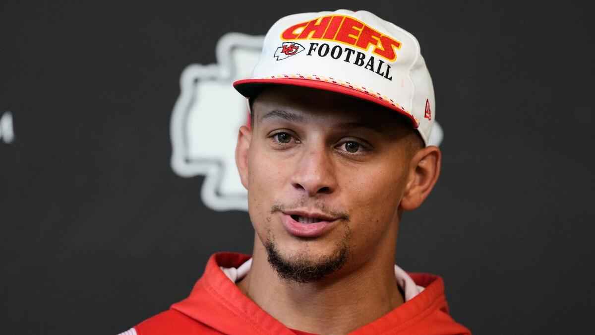 Mahomes verlängert vertrag: chiefs sichern superstar für die nächsten jahre!