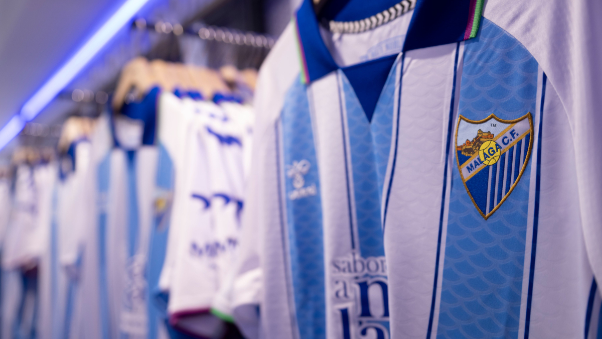 Málaga überrascht mit retro-trikot – boqueron-muster und 80er-jahre-flair!