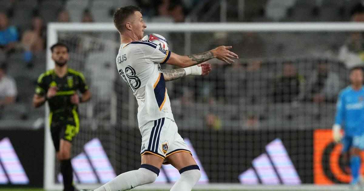 Marco reus schießt la galaxy mit freistoß-pracht und elfmeter zum sieg
