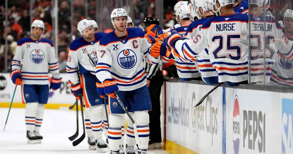 Mcdavid gleicht gretzky ein: historischer moment im eishockey