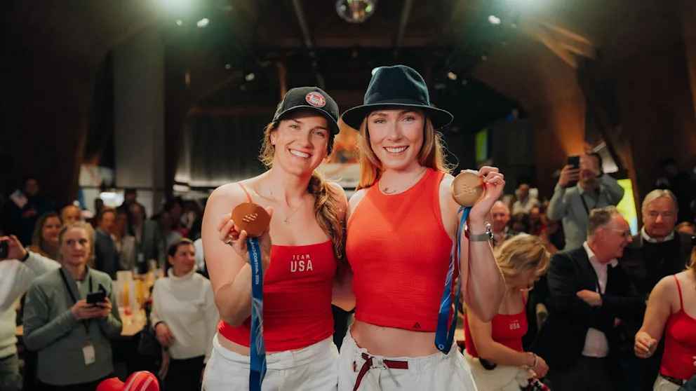 Mikaela shiffrin triumphiert in cortina: gold und tränen der freude