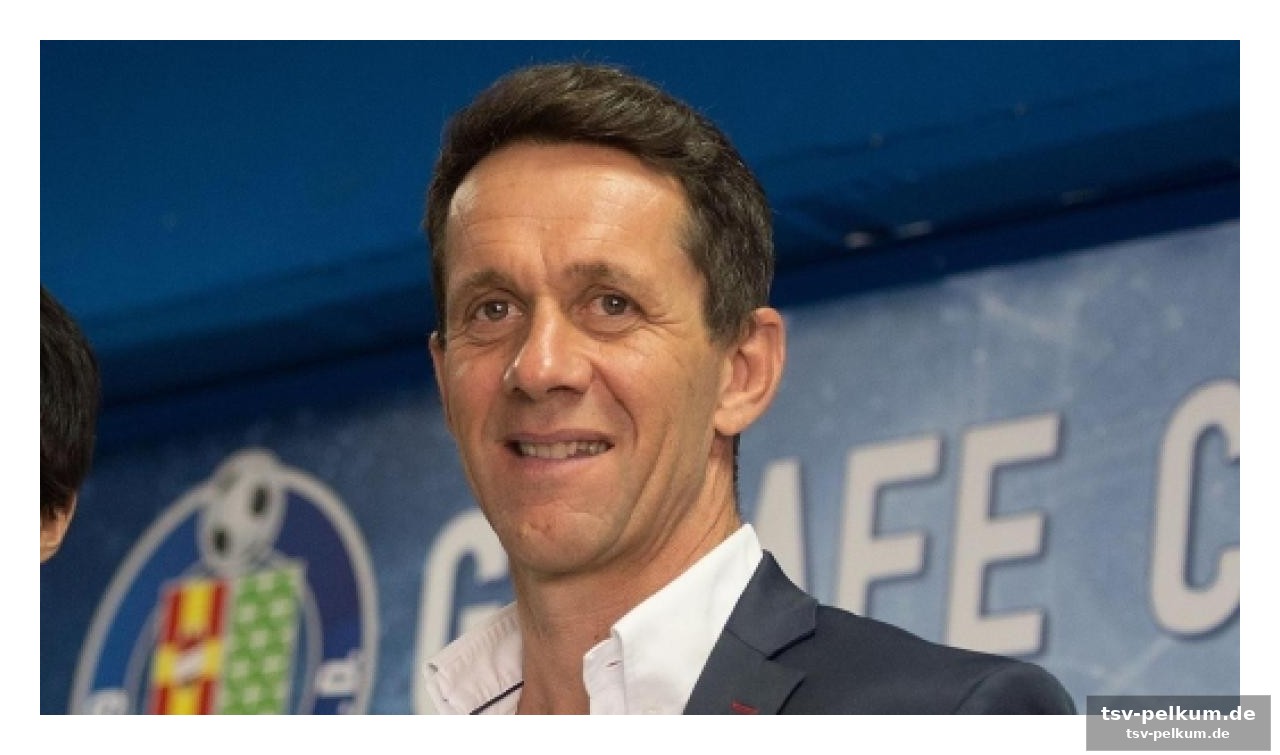 Ein mann mit erfahrung im katalanischen fußball