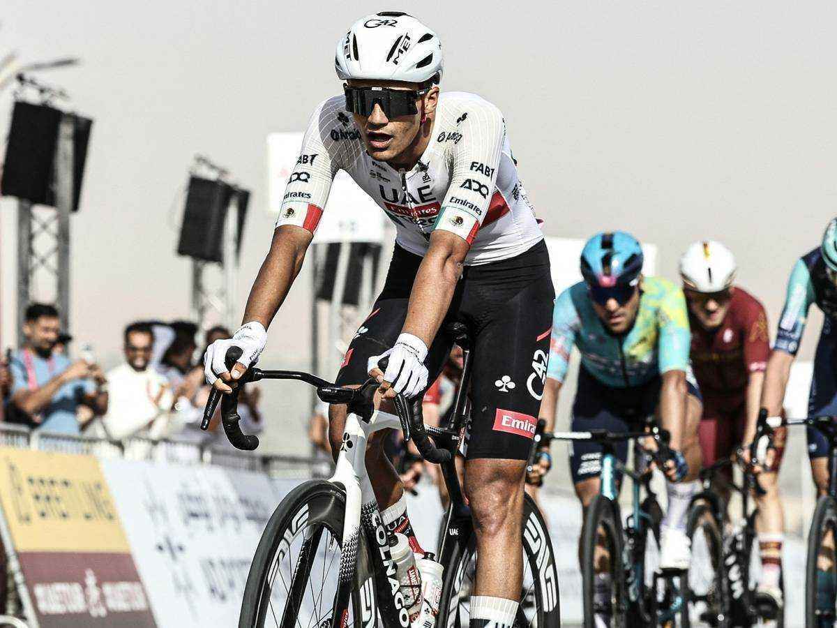 Milan stürzt kurz vor dem ziel – del toro gewinnt auftakt der uae-tour