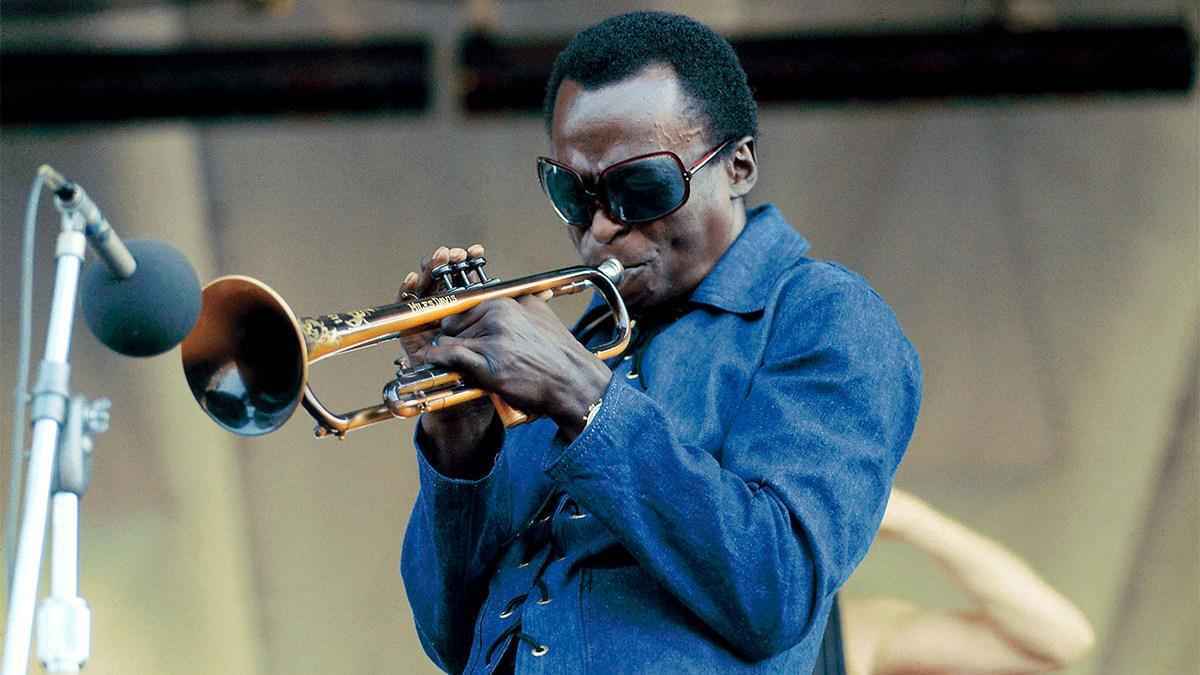 Miles davis: jazz-legende und auto-enthusiast feiert 100. geburtstag