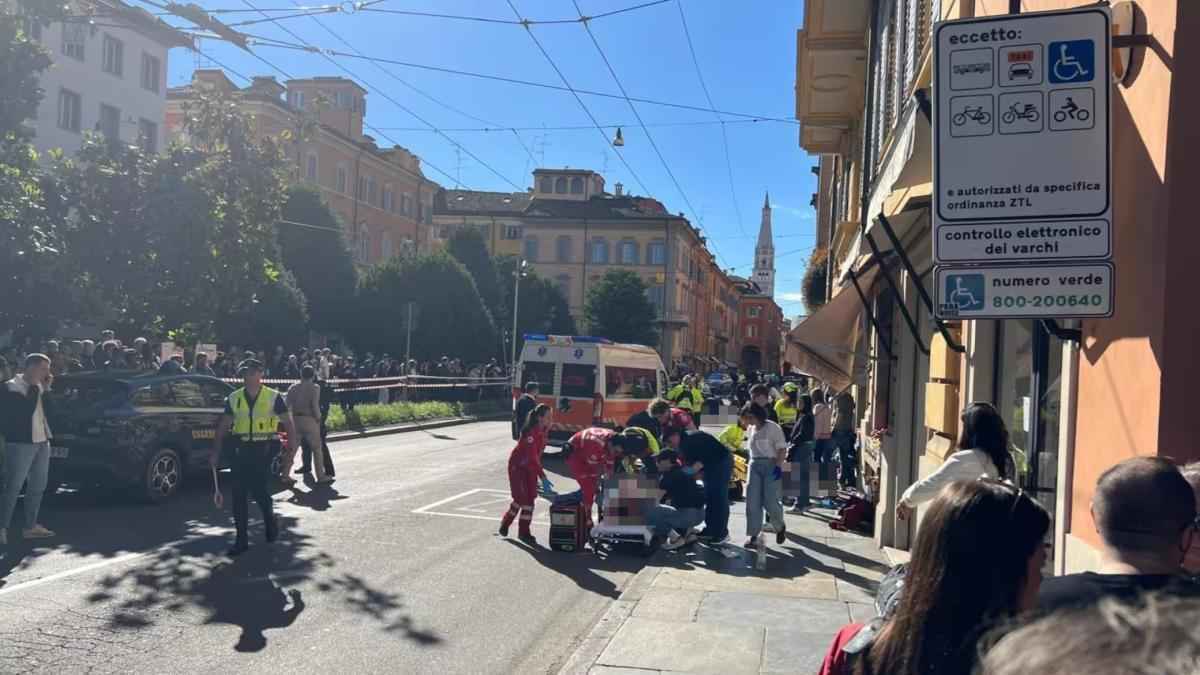 Modena: horror im stadtzentrum – auto fährt in menschenmenge!