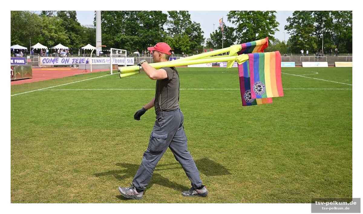 Ein stadion, zwei welten: frust bei tebe