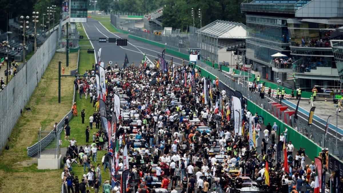 Monza bebt adrenalin: rossi & leclerc im gt world challenge!