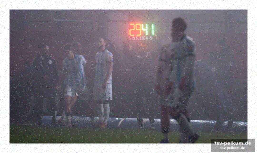 Der nebel als dritte mannschaft auf dem platz