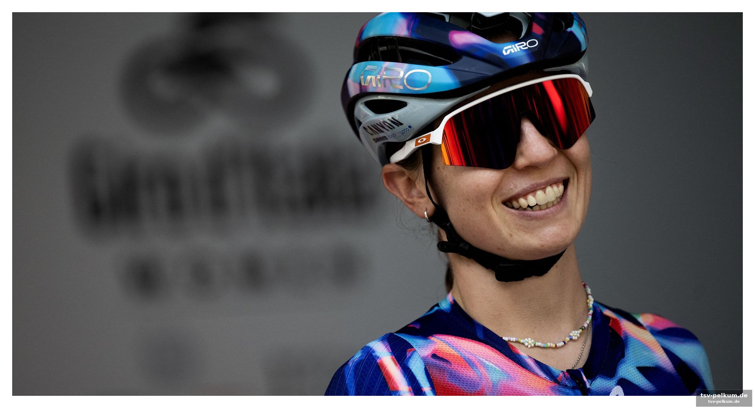 Niedermaier kämpft sich auf das podium – vollering triumphiert in italien!