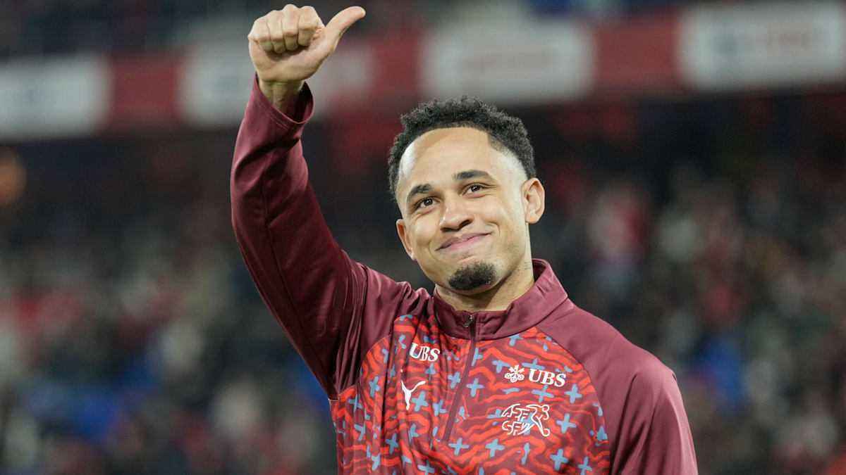 Noah okafor fliegt trotz schreckmoment mit der nati nach oslo