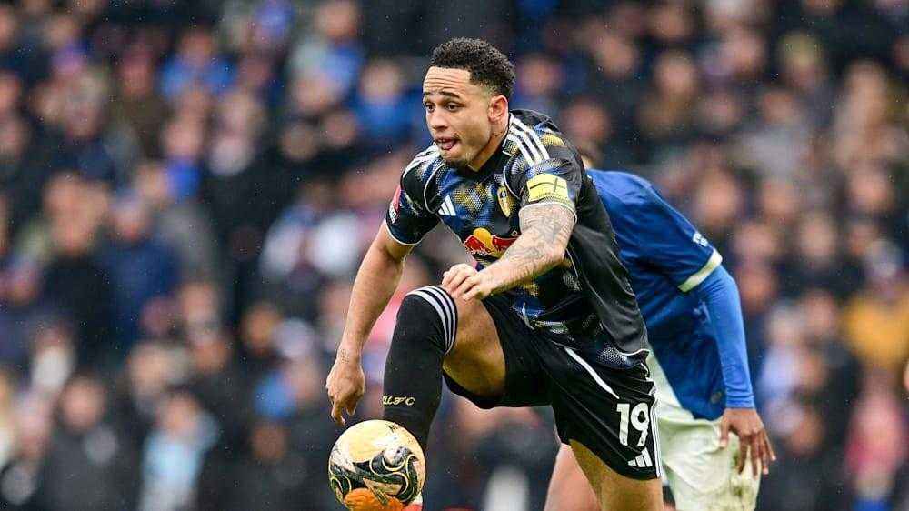 Noah okafor: trefferassistenz und bitterer ausfall für leeds united