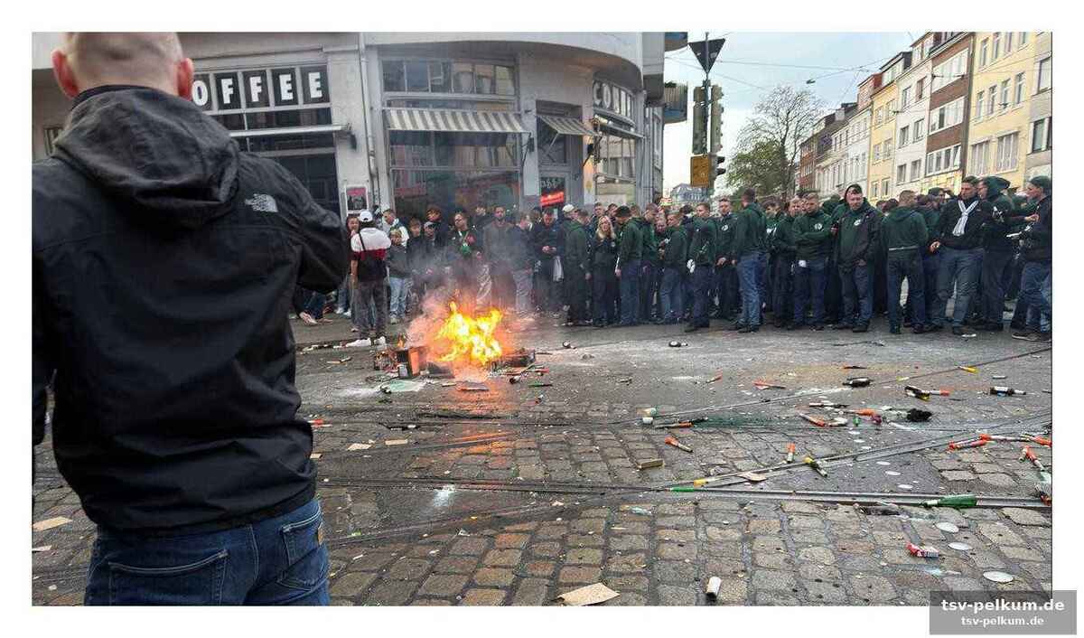 Gewaltpotenzial: pyrotechnik und auseinandersetzungen