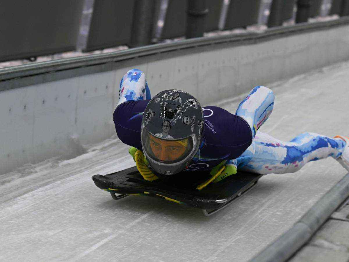 Olympia-fahnenträger heraskewytsch ehrt gefallene sportler mit helm-botschaft