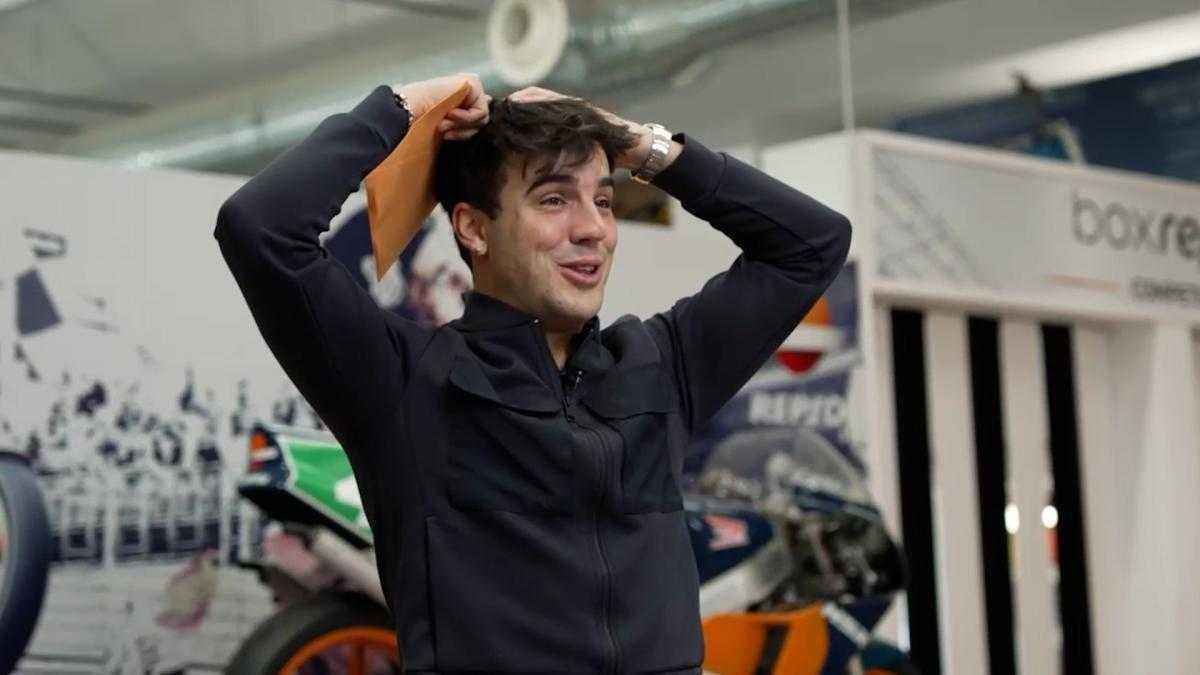 Óscar casas erhält überraschendes geschenk zur motogp-rolle
