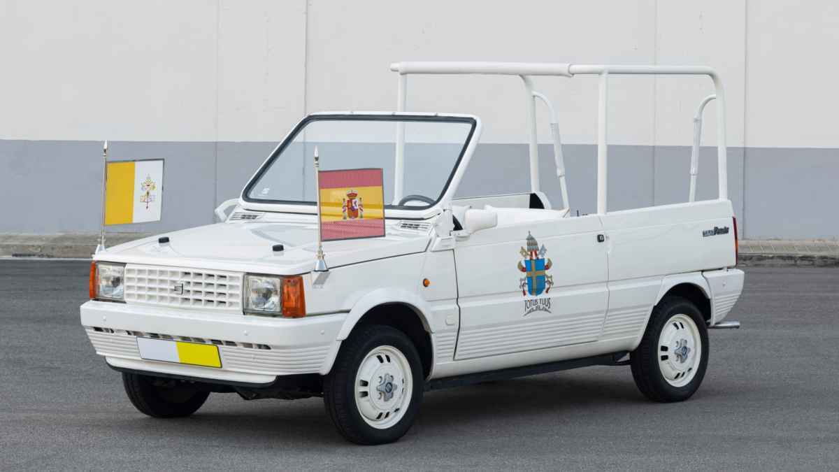 Papst-besuch rettet den seat panda: so wurde aus einem kleinwagen ein papamobil!
