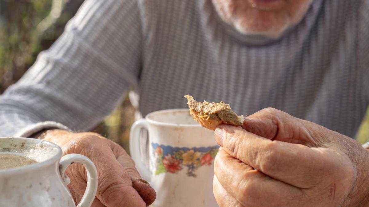 Peanutbutter rüttelt muskeln wach: senioren holen sich 22 watt kraft aus dem glas