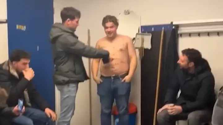 Pelkums nackte taktik: wenn der torso zur tafel wird