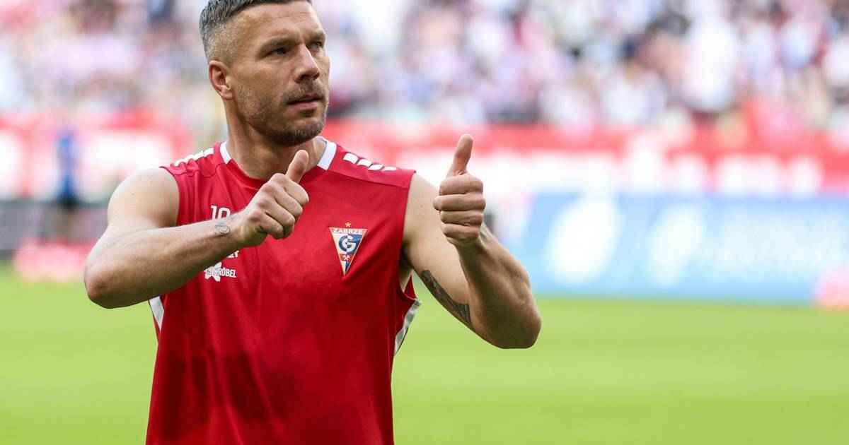 Podolski feiert abschied: legende beendet karriere mit rekord!