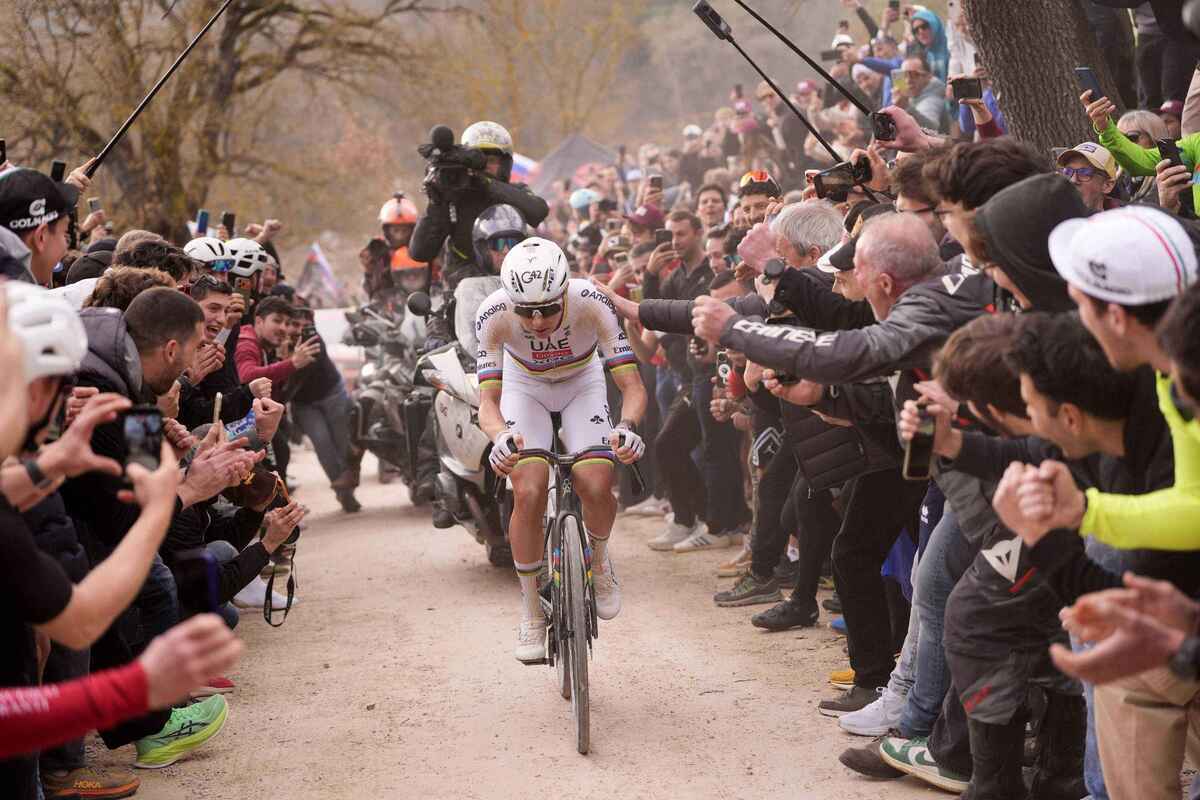 Pogacar pulverisiert die konkurrenz: strade-bianche-sieg nach 77-kilometer-solo