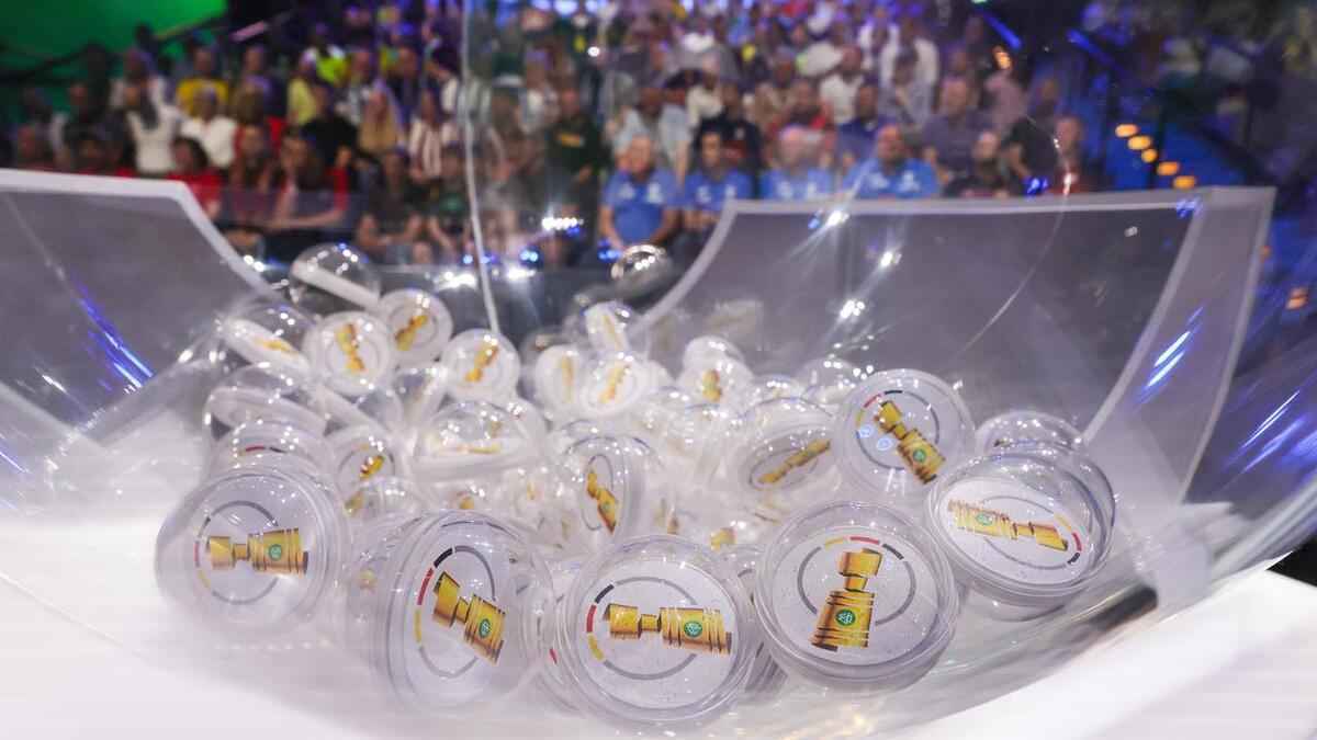 Pokal-auslosung live: aytekin zieht die lose – wer trifft auf wen?