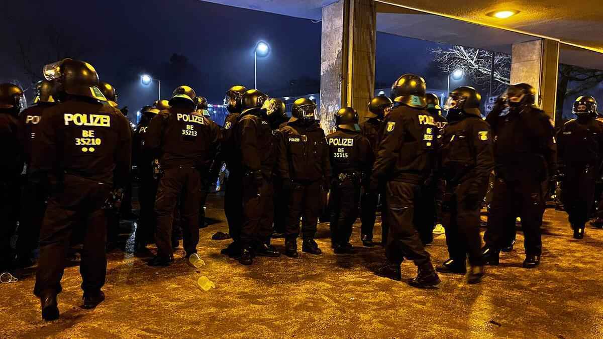 Polizeibeamter in fan-ausschreitungen verwickelt: ermittlungen aufgenommen