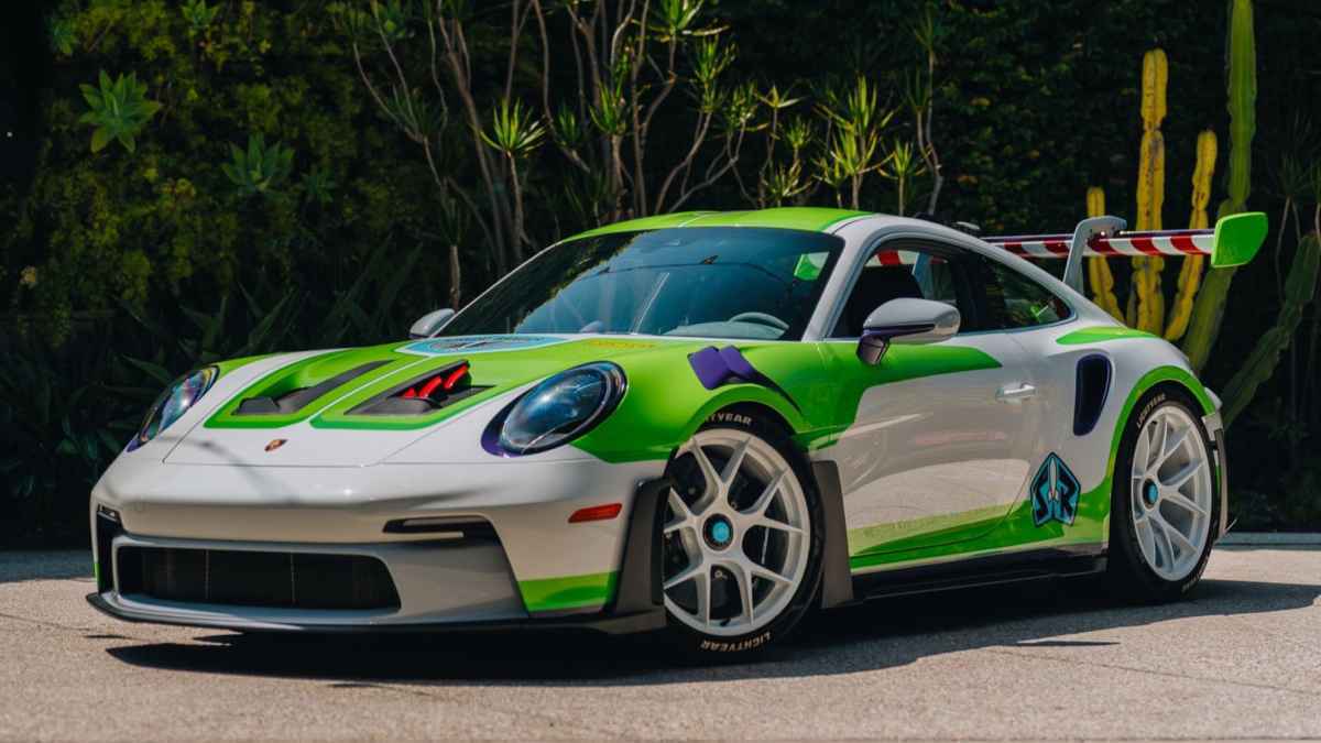 Porsche jagt mit 911 gt3 rs in buzz-look ins unendliche – und versteigert das space-racer