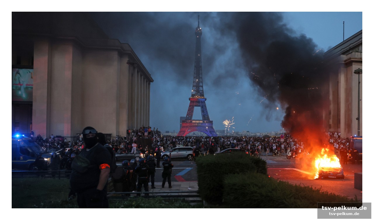 Massive anhäufung auf den champs-élysées