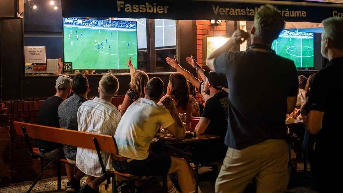 Public viewing in berlin: umweltverwaltung legt regeln für wm-fieber fest!