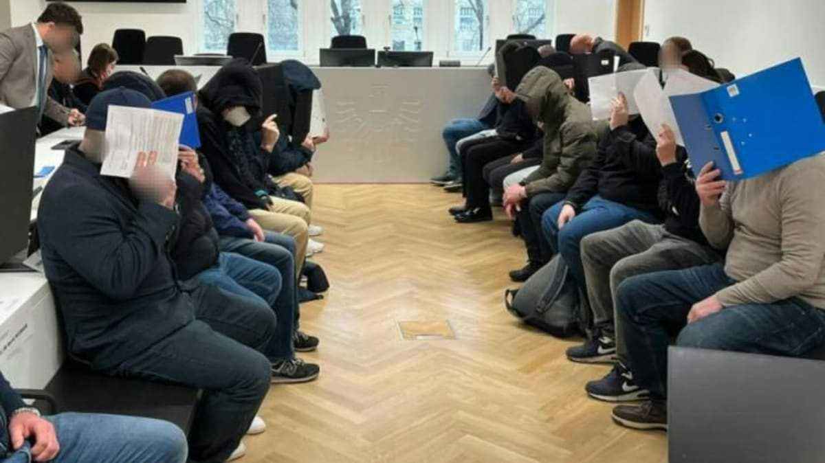 Rapid-austria-randalierer vor dem aus: vorbestrafte müssen mit haft rechnen