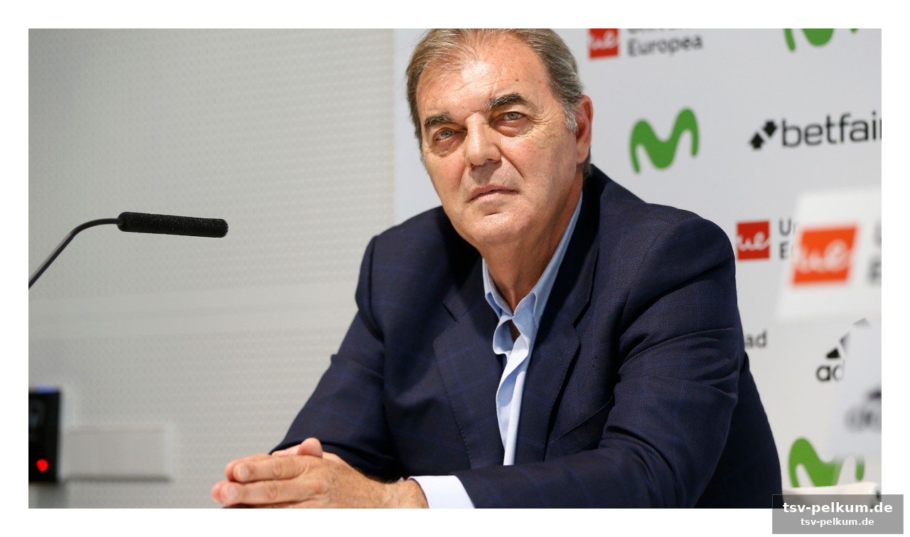 Der mann im hintergrund wird zum strippenzieher