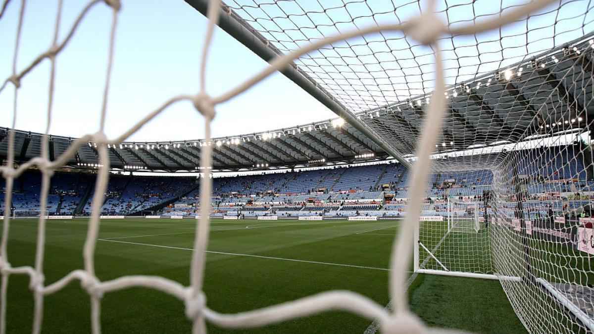 Rom wird zum chaos: derby-verschiebung löst tifos-desaster aus!