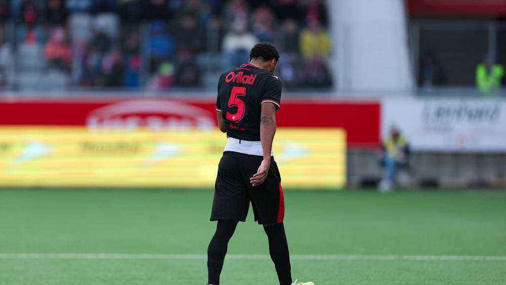 Rote karte gegen sion: war der ball im aus? unklare bilder sorgen für diskussion