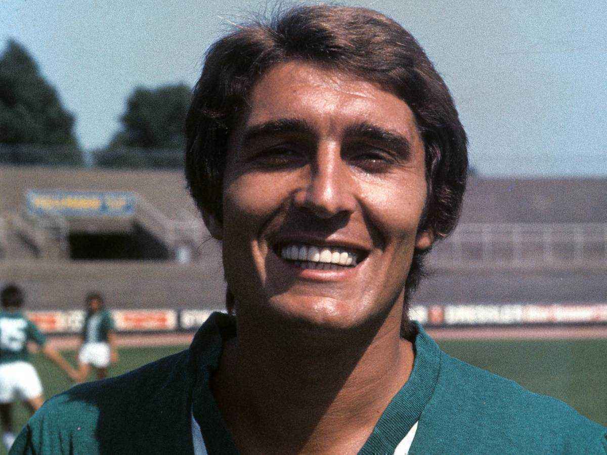 Rudi assauer: eine fußball-legende wird sieben jahre nach seinem tod geehrt